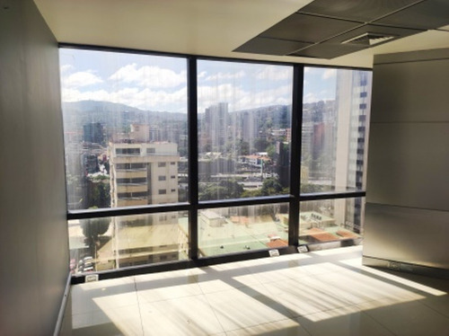 Alquilo Oficina Corporativa. 398 M2 En Planta Completa. Av. Venezuela. El Rosal. E. Waldemar