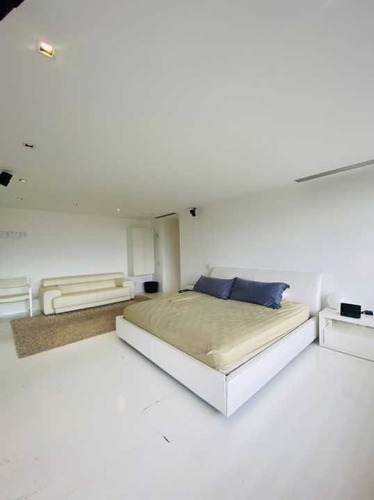 Imagen 5 de 13 de Vendo/alquilo 438m2 4h/4b/4p Los Campitos 8947