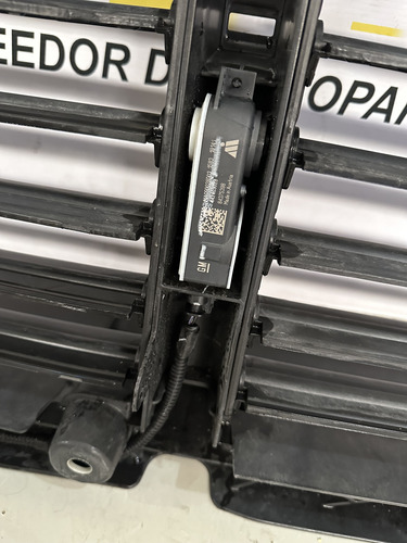 Soporte Parrilla Persiana Chevrolet Silverado 2021 2024 Orig (Usado)