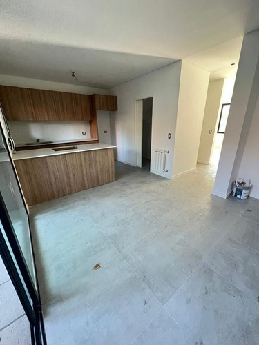 Imagen 6 de 13 de Alquiler Duplex 4 Ambientes - Parque Leloir