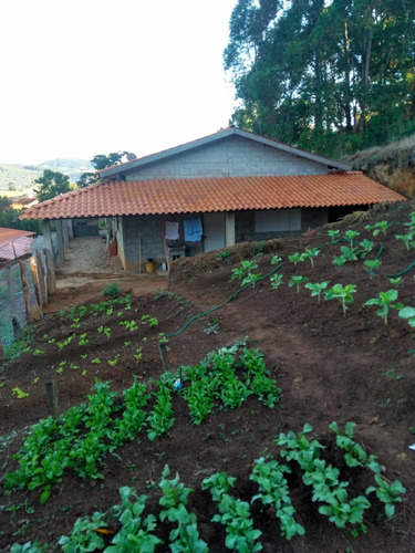 Chácara Com Casa De 216 Metros Quadrados Com Varanda