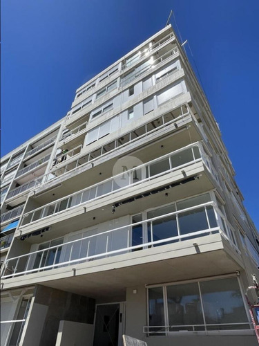 Venta Apartamento Duplex Con Terraza Propia Y 2 Dormitorios En Malvin