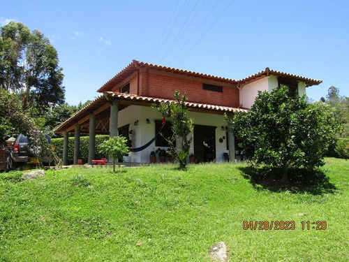 Se Vende Acogedora Finca En Barbosa