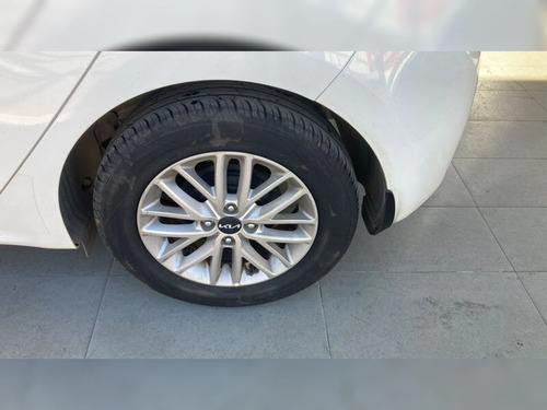 Kia Rio 5 LX 1.4L 6MT RI (2316)