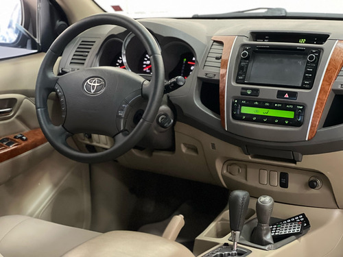 Toyota Hilux SW4 3.0 SRV 4X4 7 LUGARES 16V TURBO INTERCOOLER DIESEL 4P AUTOMÁTICO