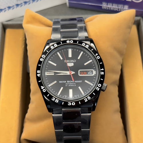 Seiko 5 Black Snke03 21 Jewels Automatic, correa 7x26, 37 mm, bisel negro, fondo negro