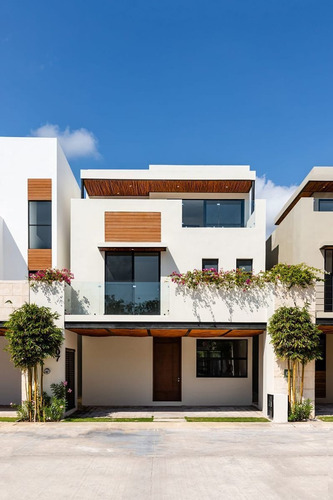 Imagen 1 de 11 de Casa En Conjunto Exclusivo En Playa Del Carmen