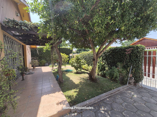Casa En Venta De 3 Dorm. 1 Baño Con Amplio Patio En Macul