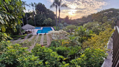Inigualable Residencia En Venta En Jardines De Ahuatepec, Cuernavaca