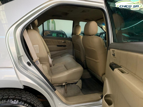 Toyota Hilux SW4 3.0 SRV 4X4 7 LUGARES 16V TURBO INTERCOOLER DIESEL 4P AUTOMÁTICO