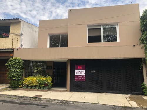 Espaciosa Casa En Venta En Fraccionamiento Cerrado, Frente Al Parque