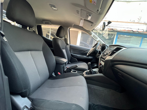 Mitsubishi L200 2.4 Cabina Doble 4x2 Mt