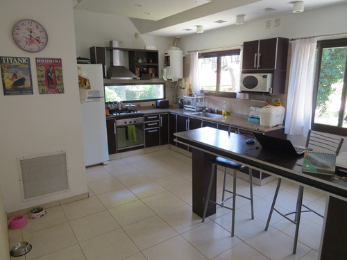 Imagen 7 de 24 de Casa En Venta-zona Lasalle-moderna Impecable- Excelente Entorno-permuta Por Casa