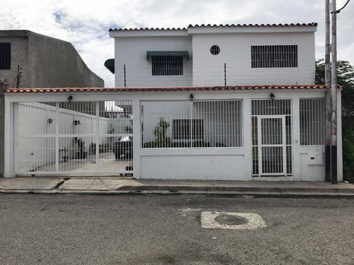 Casa En Venta En Urbanizacion Guaraimita La Victoria
