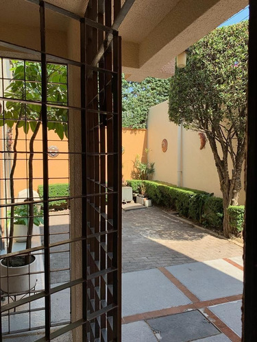 Casa En Venta Con Locales Comerciales En Coyoacan, Ciudad Jardín