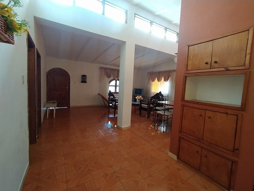 Imagen 3 de 12 de Hermosa Casa Con Una Vista A La Montaña