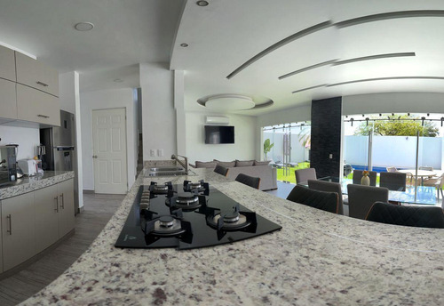 Casa Con Alberca Y Seguridad En Fraccionamiento De Tequesquitengo