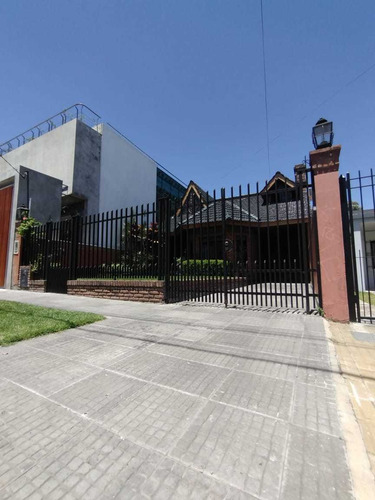 Imagen 11 de 12 de Chalet 5 Amb A La Venta Castelar Norte - Pedro Goyena 2936