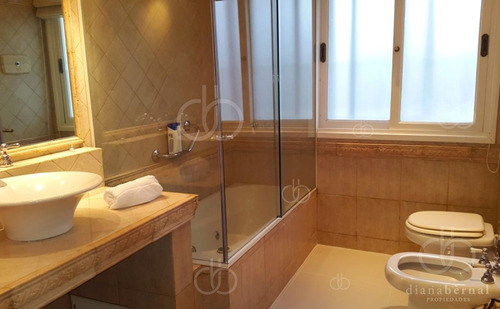 Imagen 19 de 30 de Casa En Mansa, Punta Del Este, 5 Dormitorios, Piscina Y Vista Al Mar.