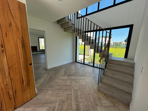 Casa En Venta En Barrio Privado Santo Tomas