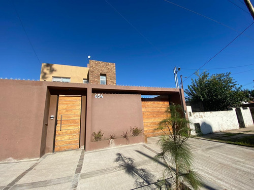 Imagen 3 de 9 de Venta- Hermosa Casa Con 3 Habitaciones!