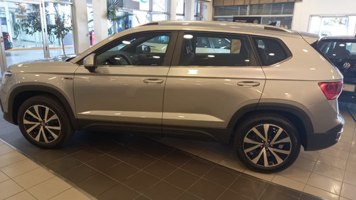 Volkswagen Taos Confortline 1.4t 250tsi /(mb)