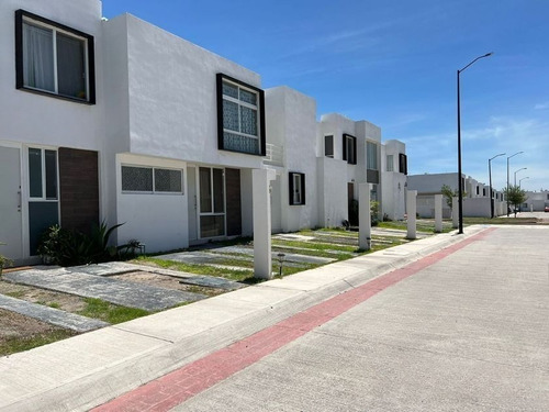 Casa Con Excelente Mantenimiento Y Ubicación. Arf