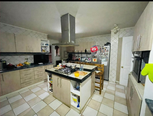 Casa En Arriendo De 5 Dorm. En Viña Del Mar