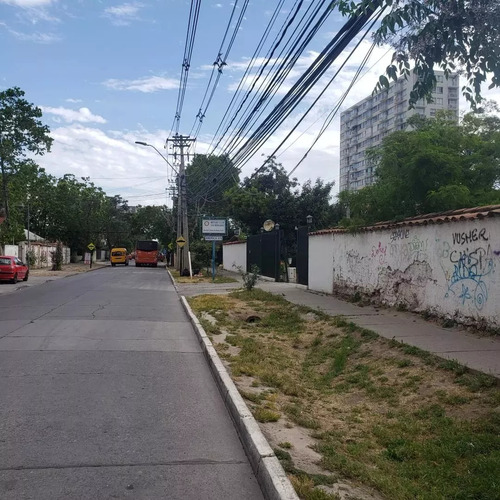 Se Vende Gran Propiedad Con Excelente Ubicación Céntrica.