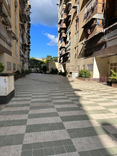 Hermoso Apartamento Remodelado Y Amoblado En Charallave, En Pleno Centro. (a.v)
