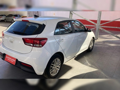Kia Rio 5 LX 1.4L 6MT RI (2316)