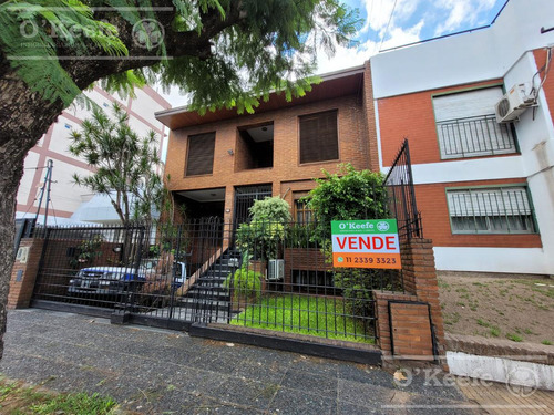 Casa  5 Ambientes En Venta En   Bernal Este