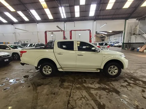 Mitsubishi L200 2.4 Cabina Doble 4x2 Mt
