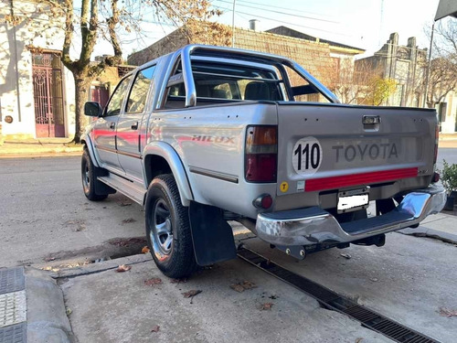 Imagen 3 de 8 de Toyota Hilux Srv 2004 254000km Reales Tatomacaya