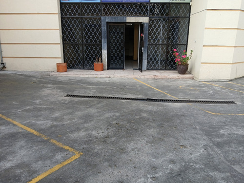 Oficinas 6 Ambientes Centro Norte Quito, Electricidad Y Agua 24/7