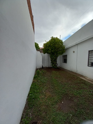 Casa En Alquiler De 3 Dorm En Quintas De Santa Ana