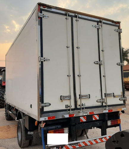 Imagem 5 de 9 de Mercedes Benz Accelo 1016 2014 4x2 Baú Refrigerado