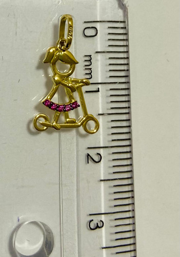 Pingente Filha Menina Com Patinete Em Ouro 18k Com Zirconia