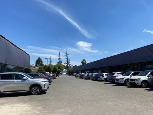 Local Comercial Av Chicureo - Strip Center