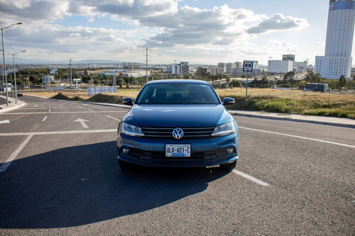 Imagen 4 de 15 de Jetta Sportline Mk Vi 2018 Azul