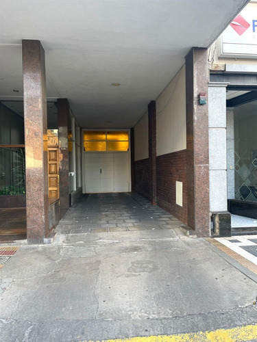 Cochera Céntrica En Venta