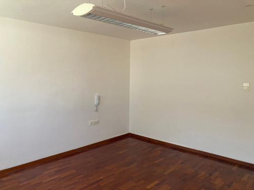 Imagen 2 de 9 de Oficina 12m2 En Renta Zona Plaza Dorada Con Sala De Juntas