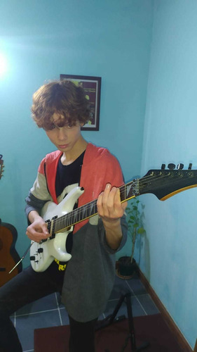 Imagen 3 de 8 de Clases De Guitarra, Ukelele, Bajo. Cursos Todo El Año
