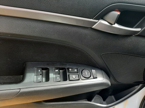 Imagen 15 de 15 de Hyundai Elantra 2018 2.0 Gls Premium At