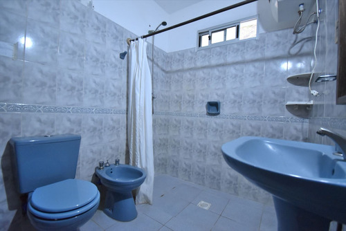 Casa Con Local En Venta En Los Pinos