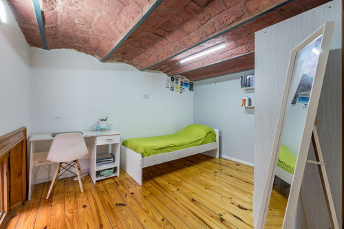 Venta/permuta - Casa Planta Alta, 4 Dormitorios - Centro, Rosario.