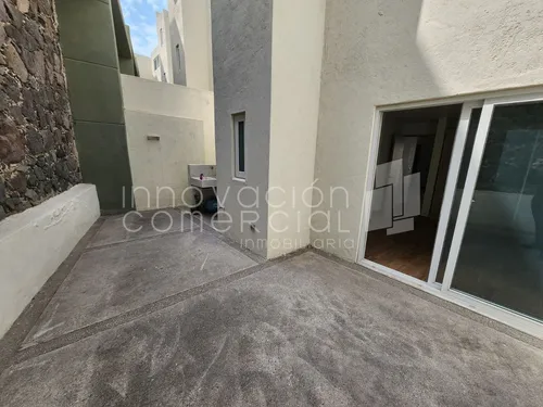 Casa En Renta En Zibata, 4 Recámaras, Privada Con Alberca