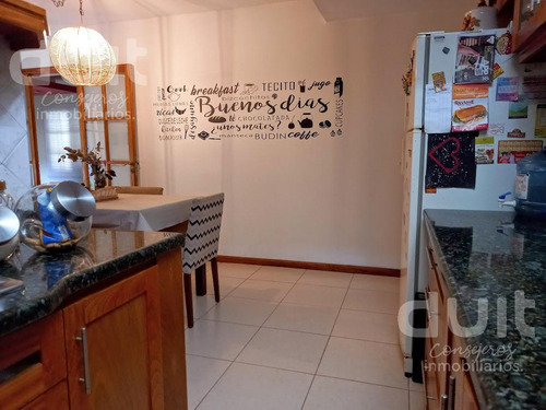Casa En Venta 3 Dormitorios, Pileta Barrio Alejandro Centeno