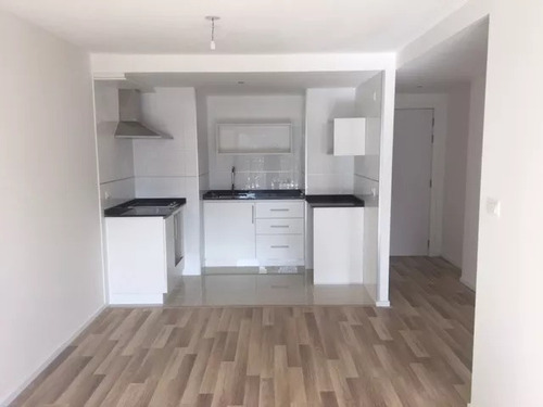 Alquiler Apartamento De 1 Dormitorio Con Balcón En Centro!!