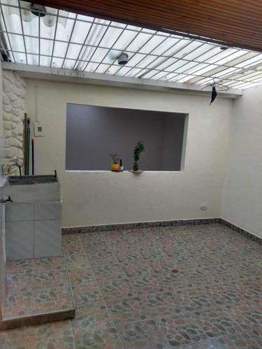 Imagen 2 de 14 de Oferta. Apartamento Recién Remodelado 4 Habitaciones!!!